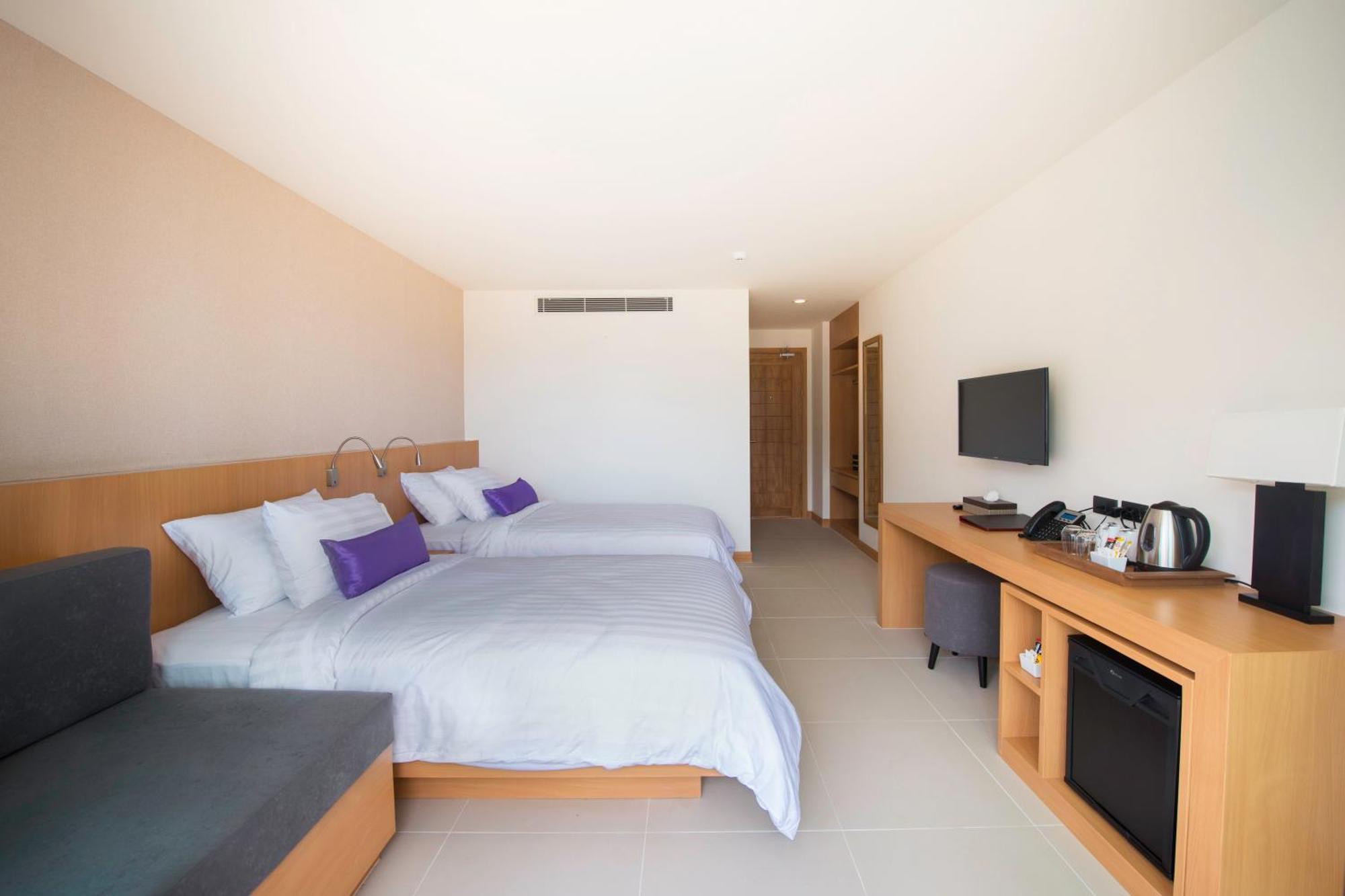 The Lunar Patong Phuket Bagian luar foto