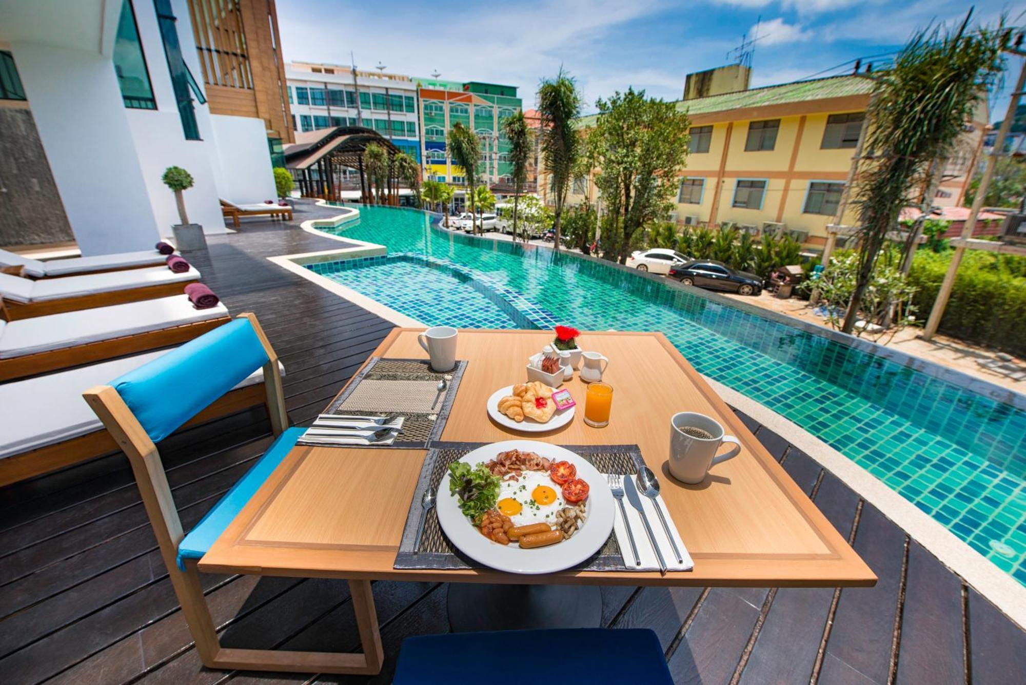 The Lunar Patong Phuket Bagian luar foto