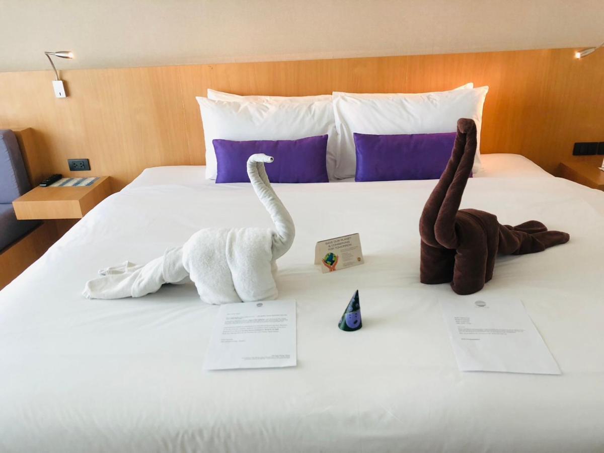 The Lunar Patong Phuket Bagian luar foto