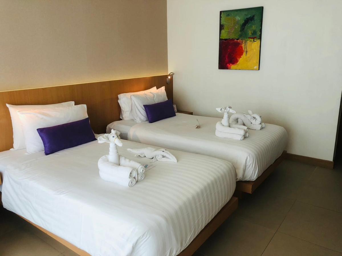 The Lunar Patong Phuket Bagian luar foto