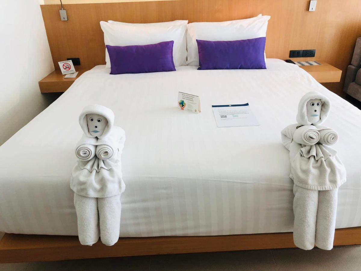 The Lunar Patong Phuket Bagian luar foto